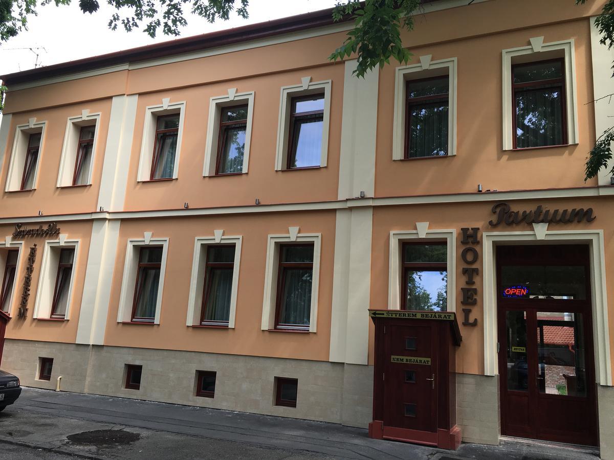 Partium Hotel Szeged Extérieur photo
